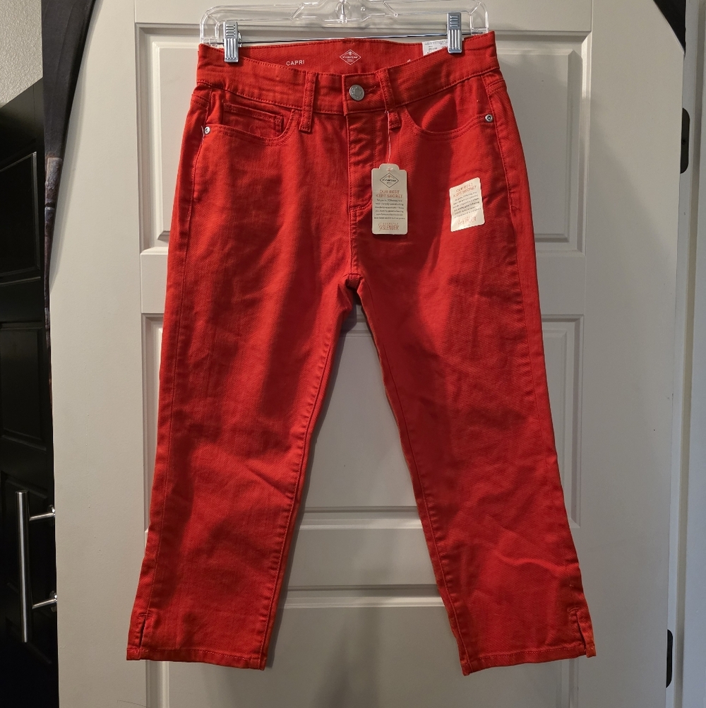 (Size 4 & 10) St Johns Bat Mid Rise Capri Pants In Red